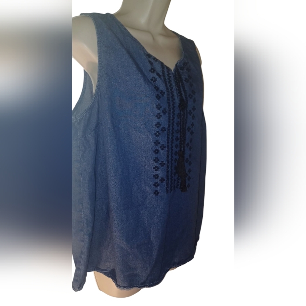 Old Navy Blue Embellished Tie Front Sleeveless Blouse Size 1XL Euc - Picture 5 of 9